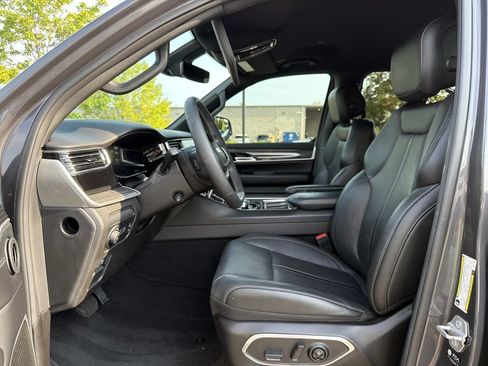 Used 2022 Jeep Wagoneer Series III w/ Flexible Seating Group RWD image 11