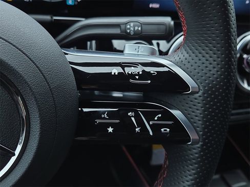 Certified 2025 Mercedes-Benz GLA 250 image 22