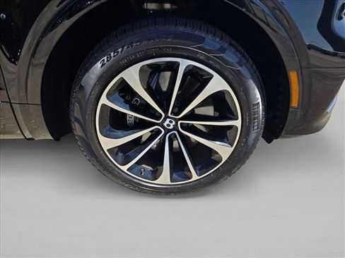 Used 2024 Bentley Bentayga AWD/4WD image 15