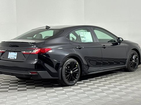 New 2026 Toyota Camry SE image 4