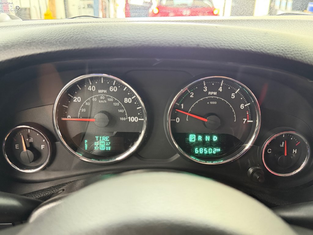 Used 2016 Jeep Wrangler Unlimited Rubicon w/ Connectivity Group AWD/4WD image 14