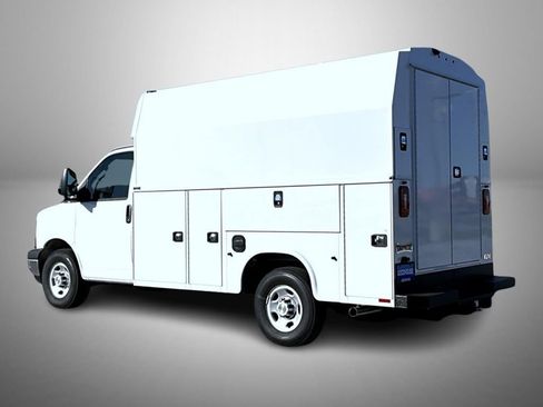 New 2025 Chevrolet Express 3500 w/ Power Convenience Package image 7