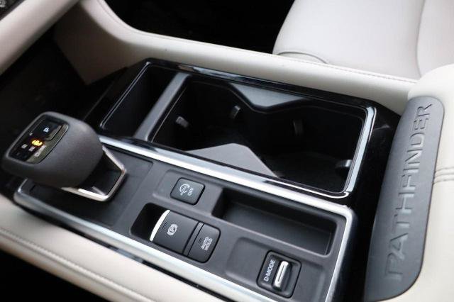 Certified 2025 Nissan Pathfinder SL FWD image 19