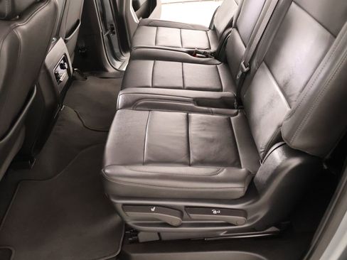 Used 2025 Chevrolet Suburban Z71 AWD/4WD image 12