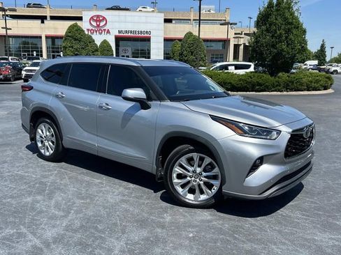Used 2021 Toyota Highlander Limited AWD/4WD image 2