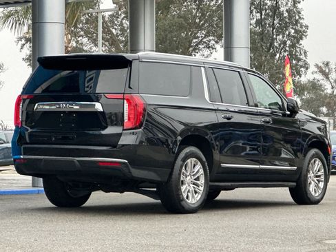 Used 2023 GMC Yukon XL SLT w/ SLT Premium Package image 5