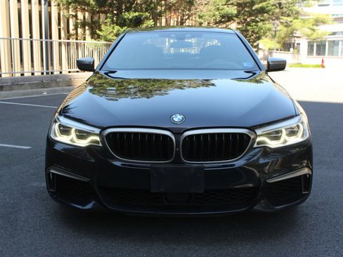 Used 2020 BMW M550i xDrive w/ Executive Package AWD/4WD image 3