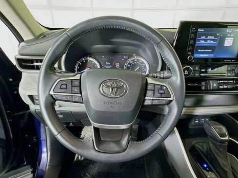 Used 2022 Toyota Highlander XLE FWD image 15
