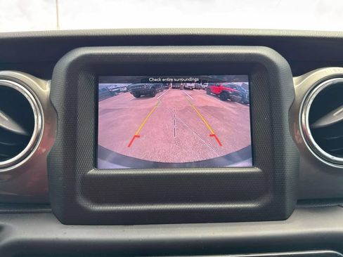 Used 2019 Jeep Wrangler Unlimited Sahara w/ Safety Group AWD/4WD image 33