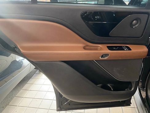 Used 2022 Lincoln Aviator Reserve image 35