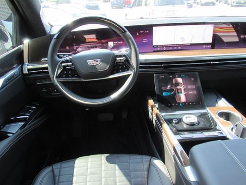 Used 2026 Cadillac Escalade Platinum Sport w/ LPO, ONYX Package AWD/4WD image 5