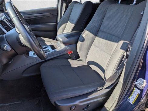 Used 2018 Jeep Grand Cherokee Laredo image 10