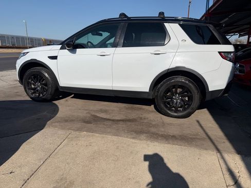 Used 2018 Land Rover Discovery Sport SE image 12