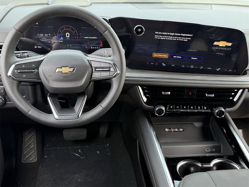 New 2026 Chevrolet Suburban LT image 11