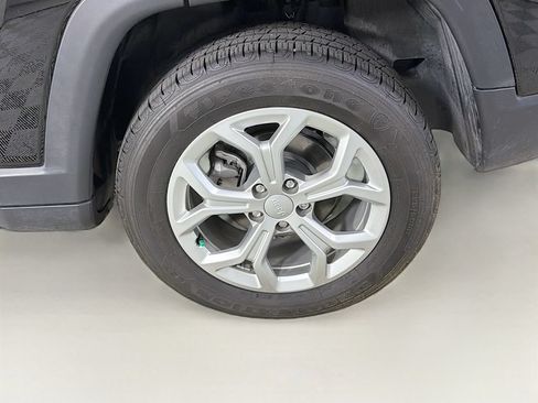 Used 2024 Jeep Compass Latitude AWD/4WD image 30