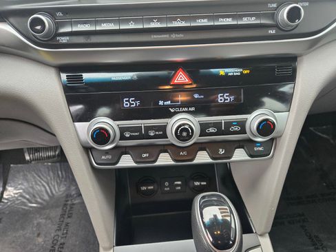 Used 2020 Hyundai Elantra SEL FWD image 14