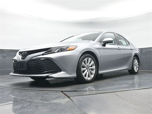 Used 2020 Toyota Camry LE image 24