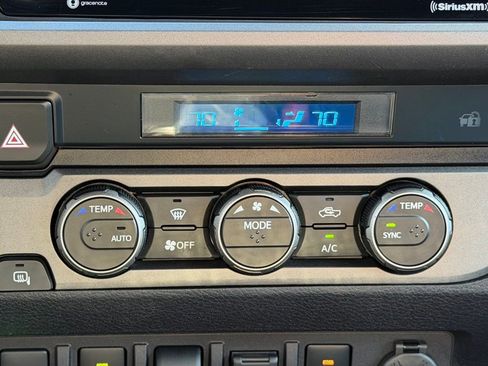 Used 2022 Toyota Tacoma TRD Off-Road w/ Technology Package image 12