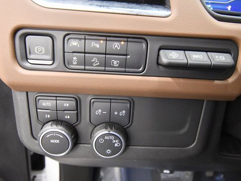 Used 2023 Chevrolet Suburban High Country image 20