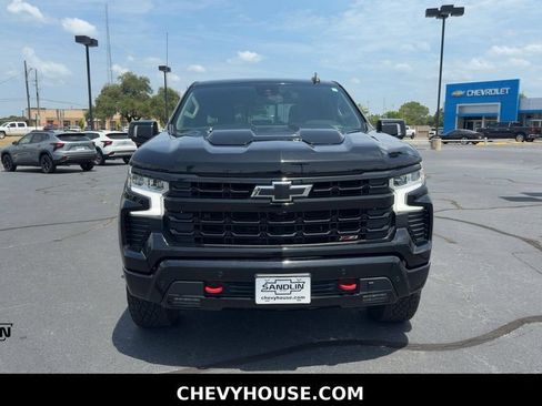 Used 2024 Chevrolet Silverado 1500 LT Trail Boss w/ LT Trail Boss Premium Package AWD/4WD image 3