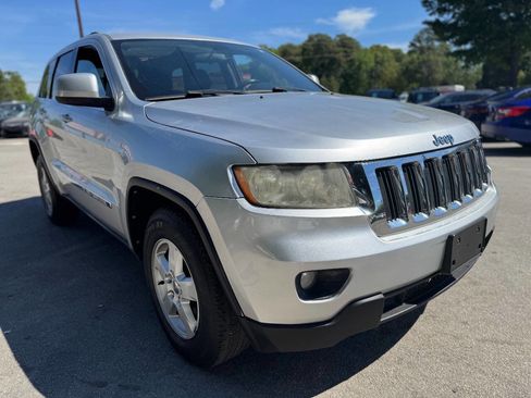 Used 2011 Jeep Grand Cherokee Laredo image 3