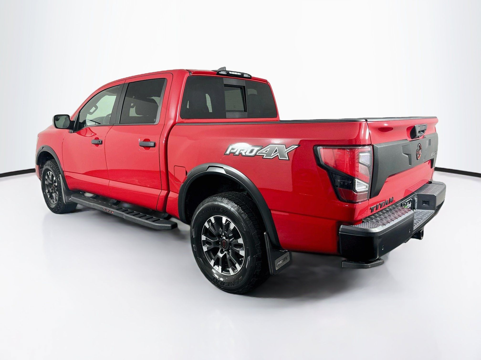 Used 2023 Nissan Titan PRO-4X w/ Pro-4x Convenience Package AWD/4WD image 5
