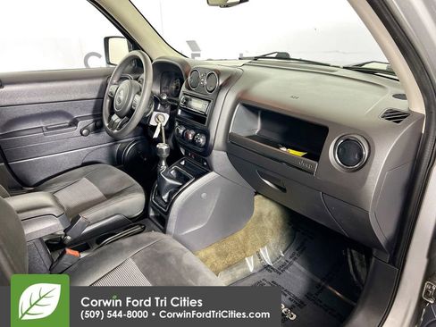Used 2016 Jeep Patriot Sport image 24