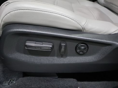 Used 2020 Honda CR-V Touring image 12