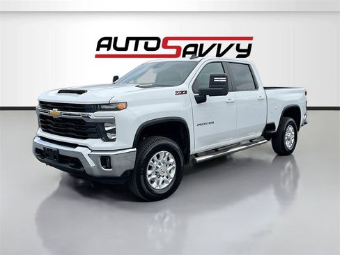 Used 2024 Chevrolet Silverado 2500 LT image 3