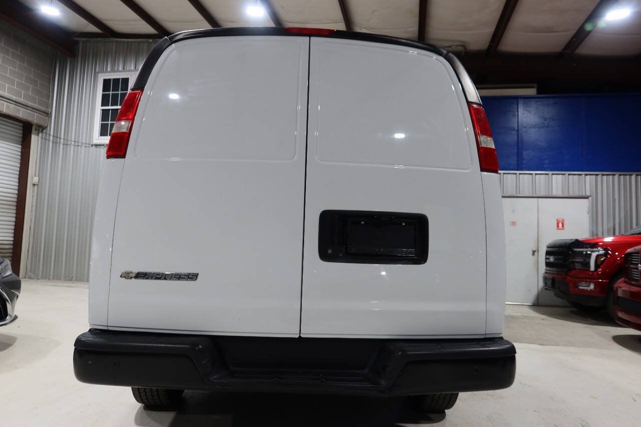 Used 2021 Chevrolet Express 2500 RWD image 4