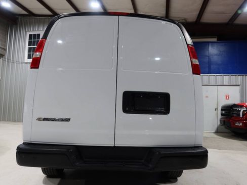 Used 2021 Chevrolet Express 2500 RWD image 4