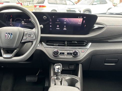 Used 2025 Buick Envista Preferred image 18