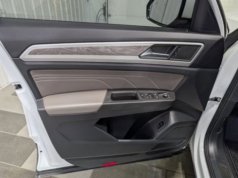 Used 2023 Volkswagen Atlas Cross Sport SE w/ Black Wheel Package AWD/4WD image 12