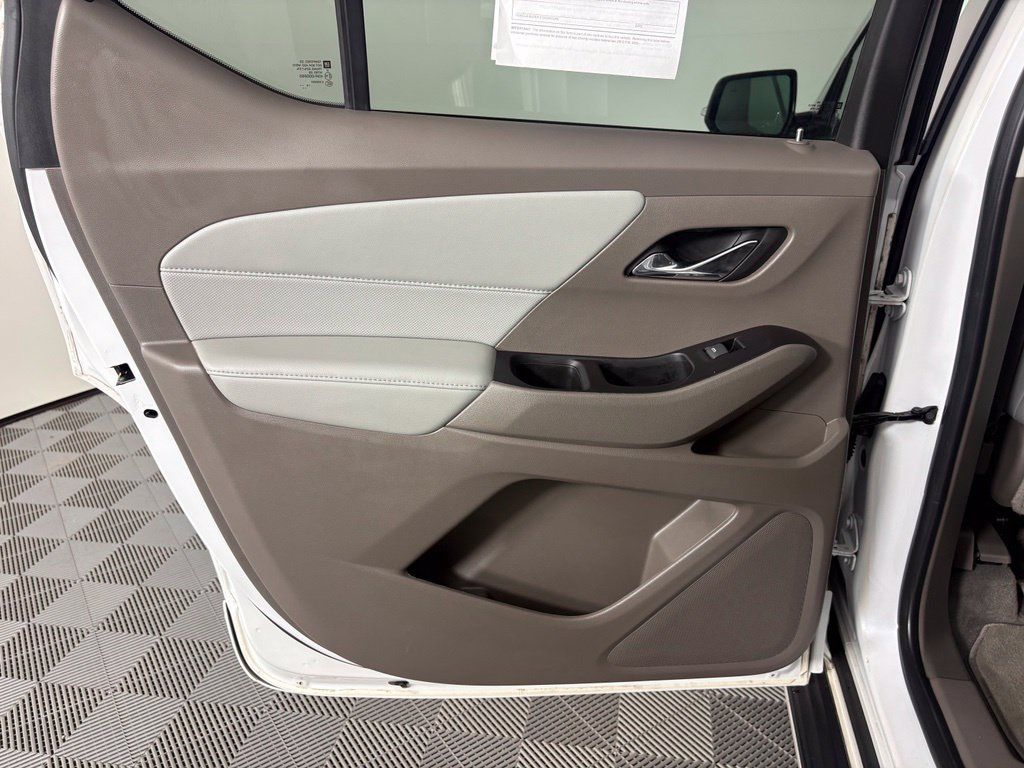 Used 2019 Chevrolet Traverse Premier w/ Driver Confidence II Package FWD image 44