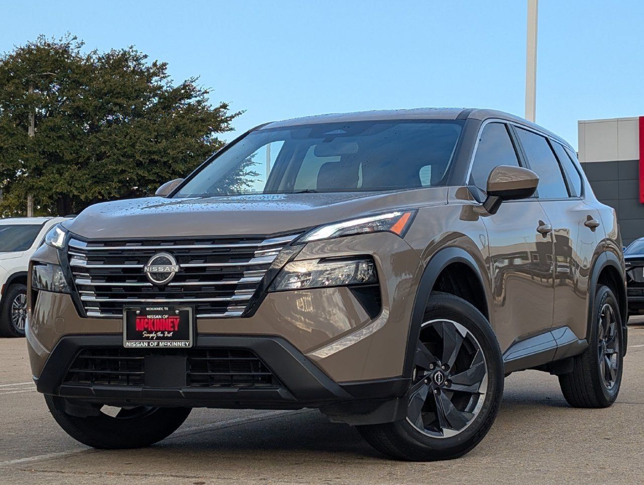 Certified 2025 Nissan Rogue SV FWD image 2