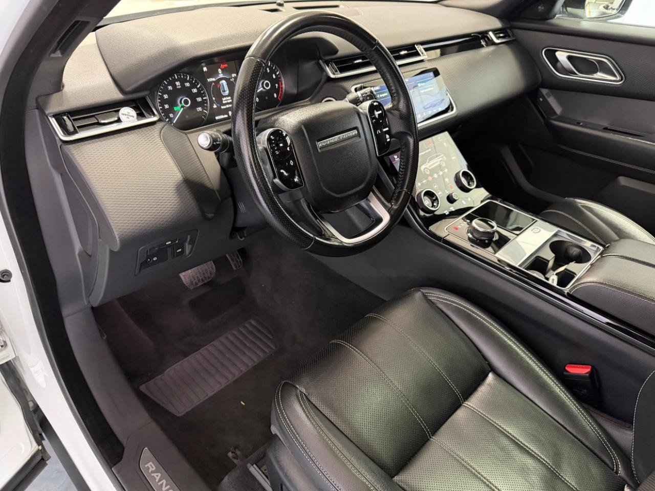 Used 2018 Land Rover Range Rover Velar S AWD/4WD image 16