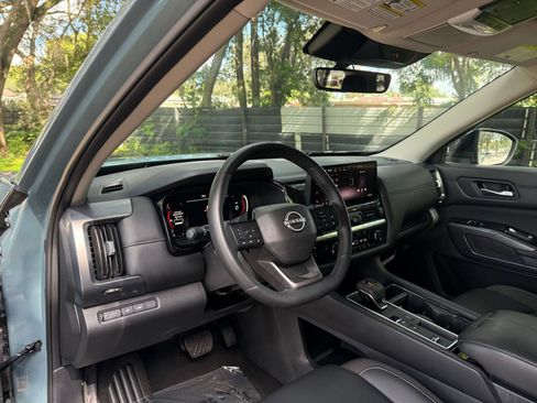 Used 2026 Nissan Pathfinder SL FWD image 33