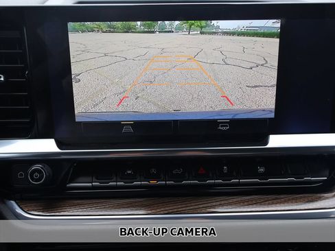 Used 2024 Chevrolet Silverado 1500 LT AWD/4WD image 3