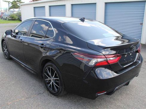 Used 2022 Toyota Camry SE w/ Cold Weather Package FWD image 7