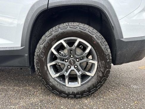 New 2026 Chevrolet Equinox ACTIV FWD image 17