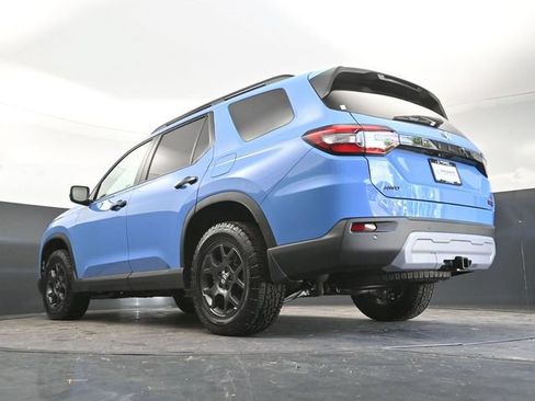 Used 2025 Honda Pilot TrailSport image 32