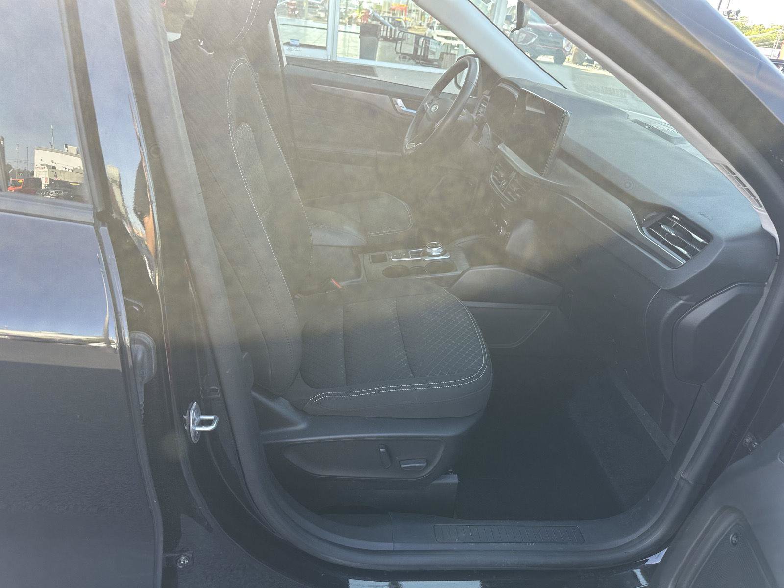 Used 2023 Ford Escape Active w/ Tech Pack #2 AWD/4WD image 23