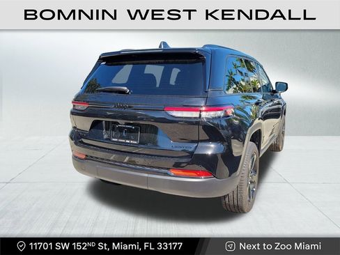 Used 2025 Jeep Grand Cherokee Limited w/ Black Appearance Package image 4