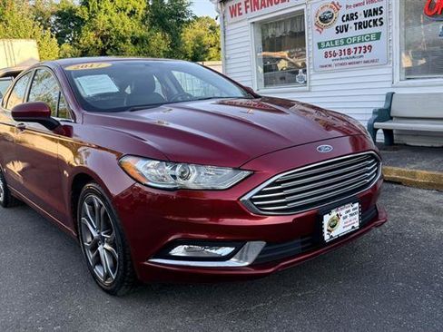 Used 2017 Ford Fusion SE w/ Equipment Group 201A FWD image 4