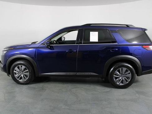 Certified 2025 Nissan Pathfinder SV FWD image 14