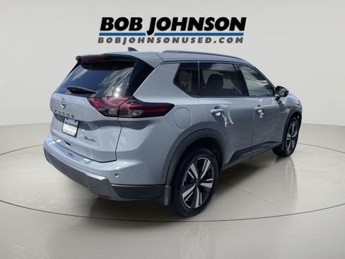 Used 2024 Nissan Rogue SL AWD/4WD image 3