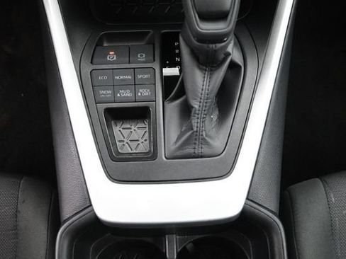 Used 2025 Toyota RAV4 XLE AWD/4WD image 19