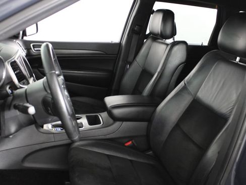 Used 2018 Jeep Grand Cherokee Altitude AWD/4WD image 19