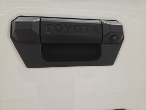 Used 2025 Toyota Tacoma SR AWD/4WD image 15