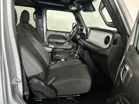 Used 2024 Jeep Wrangler Unlimited image 28